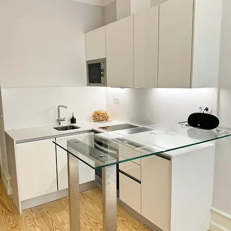 Privativo Com Banheiro Exclusivo Fora Do リスボン